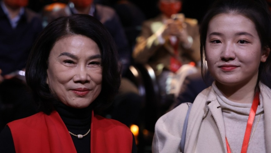 无人岛企鹅喊话美国加关税,2025新澳正版挂牌之全扁,经典解释落实_影像版V1.82